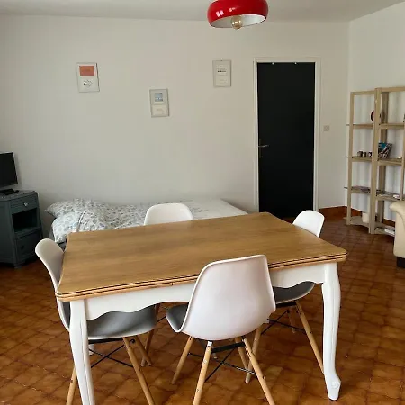 Feriehus Maison De Avec Piscine Nîmes
